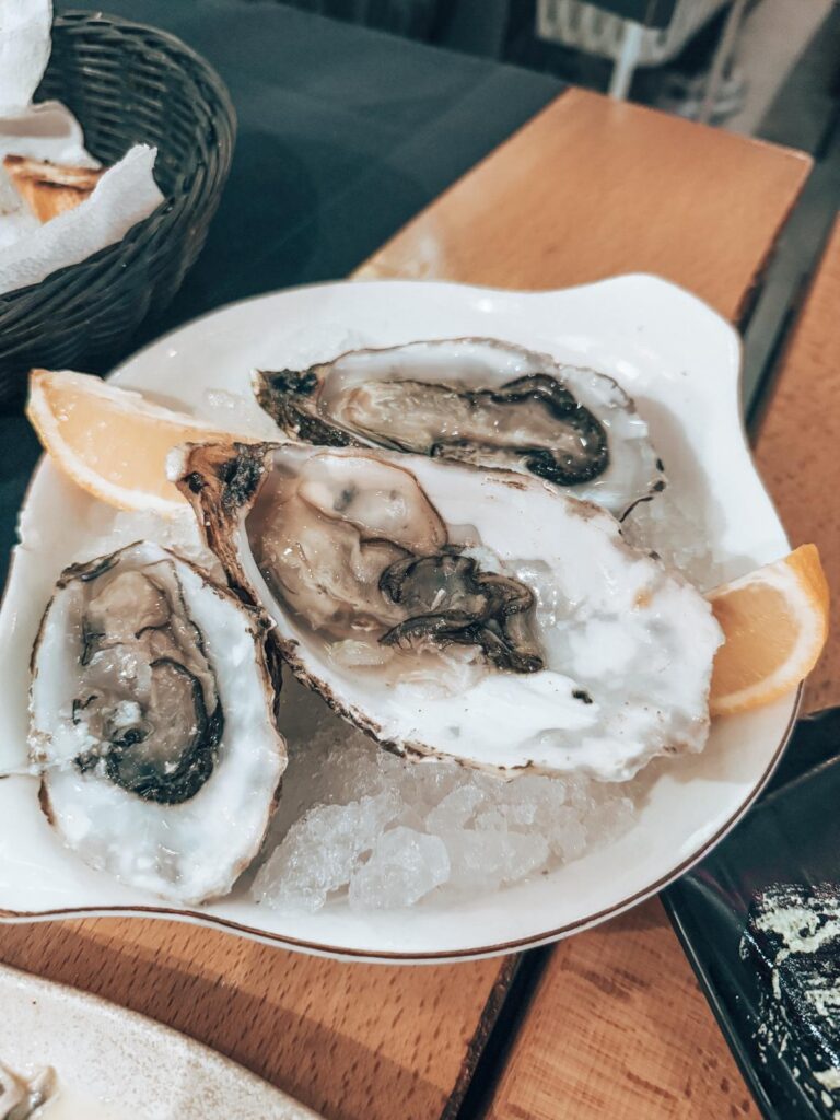 Fresh oysters served on a chilled platter with lemon wedges at Fishop restaurant in Tirana. The presentation emphasizes high quality seafood and reflects the experience of dining at one of the best restaurants in Tirana.