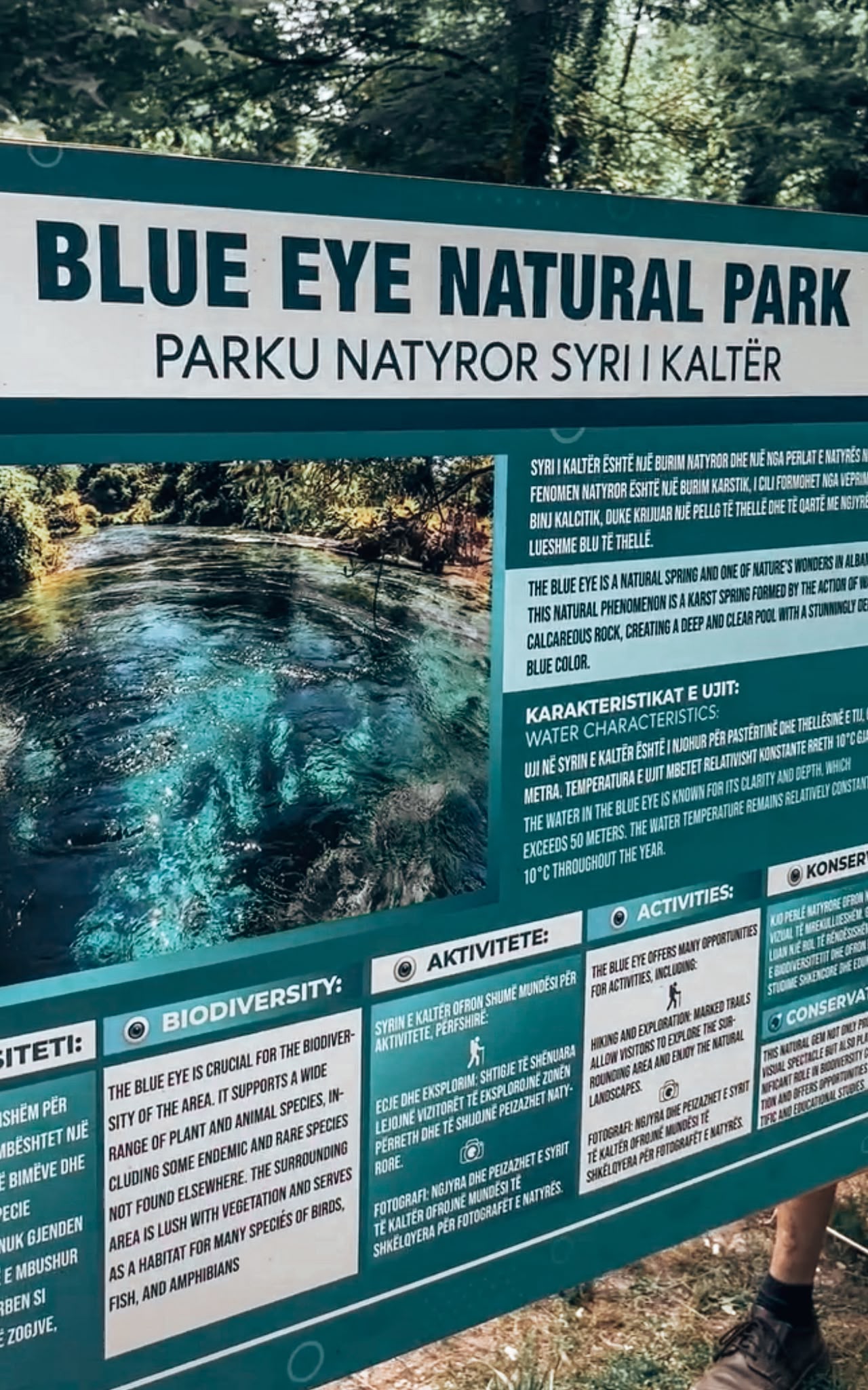 Information table about The Blue Eye Saranda showing visitor details such as location, entrance rules, opening hours, and basic facts about the natural spring. The layout is structured in rows and columns for quick reference, presenting practical guidance for visitors to the Blue Eye park.
